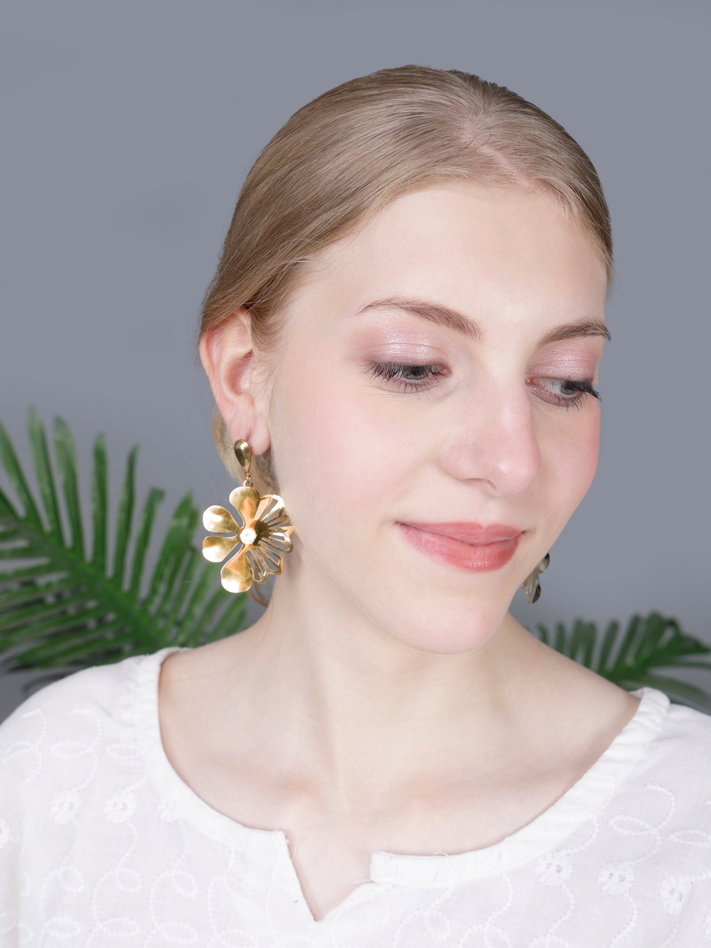 Luxury Gold Floral Drop Earrings with Crystal Shine – Elegant Statement Jewelry