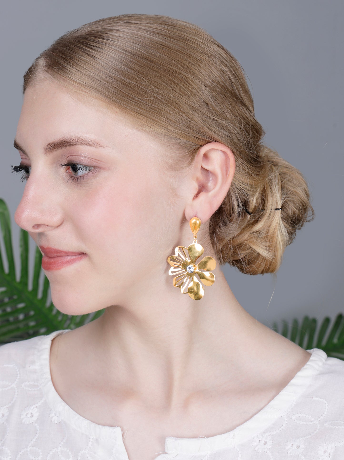 Luxury Gold Floral Drop Earrings with Crystal Shine – Elegant Statement Jewelry