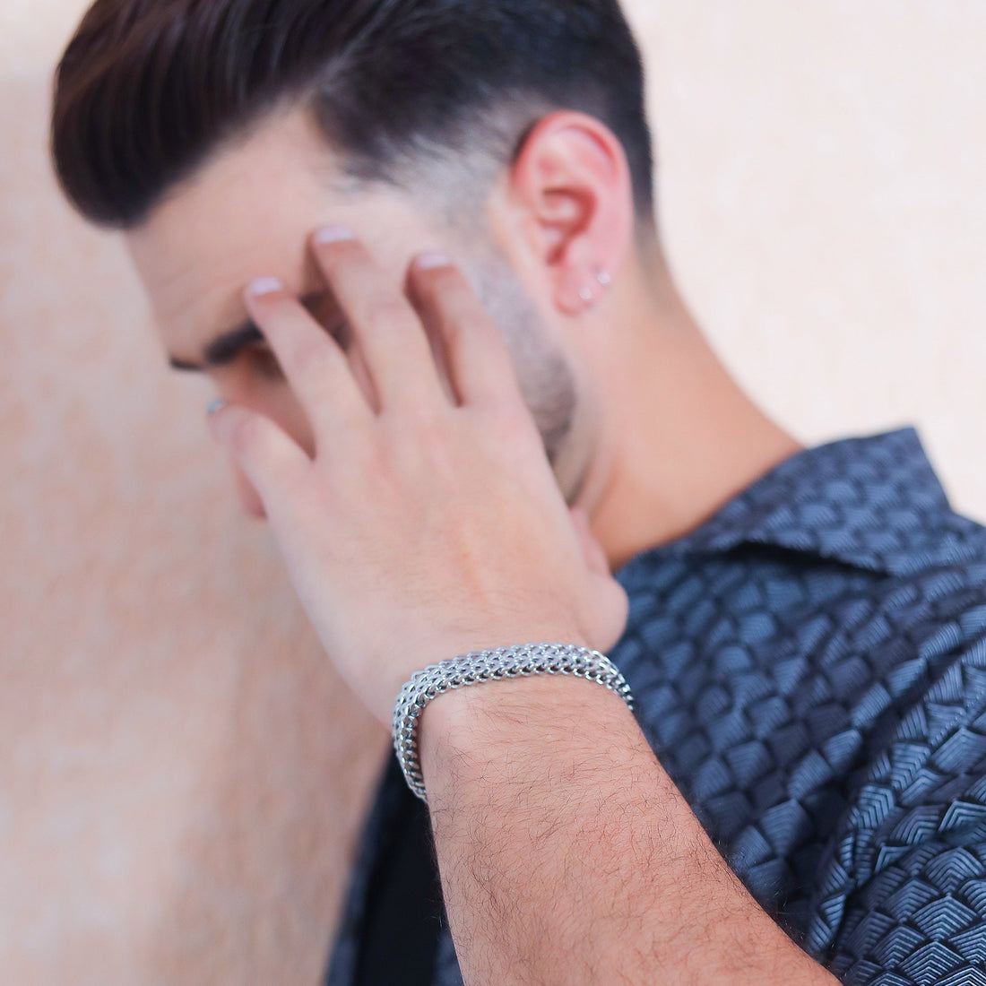 Men’s Bracelet Styles: Modern Accessories for Every Look