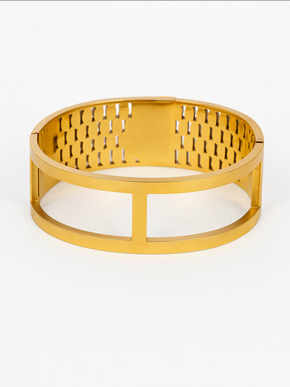 Luxury Gold Cut-Out Bangle with Half-Moon Stone – Free Size
