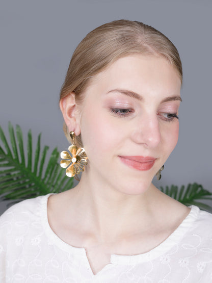 Luxury Gold Floral Drop Earrings with Crystal Shine – Elegant Statement Jewelry
