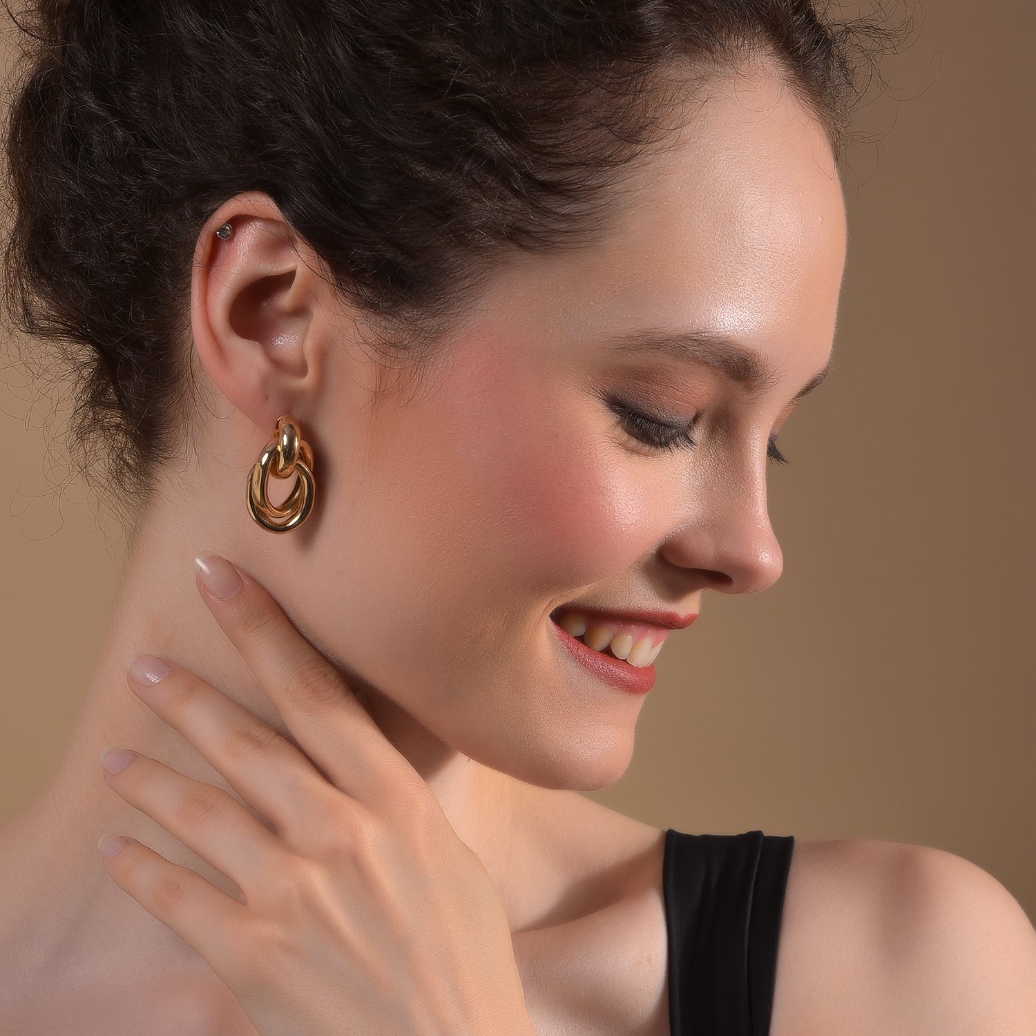 Bold Interlocking Oval Gold-Toned Stud Earrings