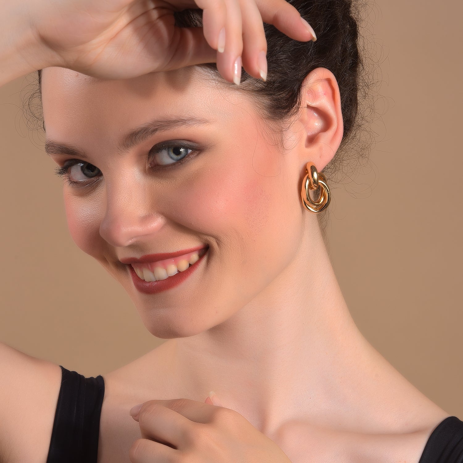 Bold Interlocking Oval Gold-Toned Stud Earrings