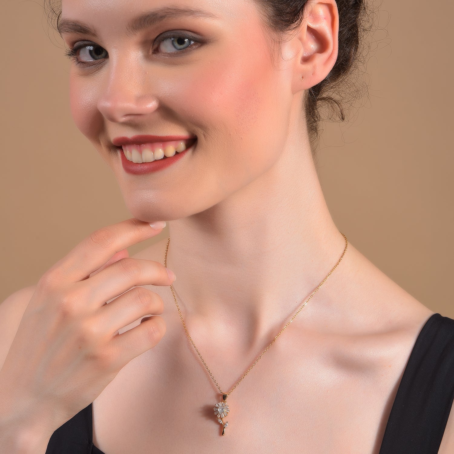 Delicate Daisy Flower Pendant Necklace in Gold Finish