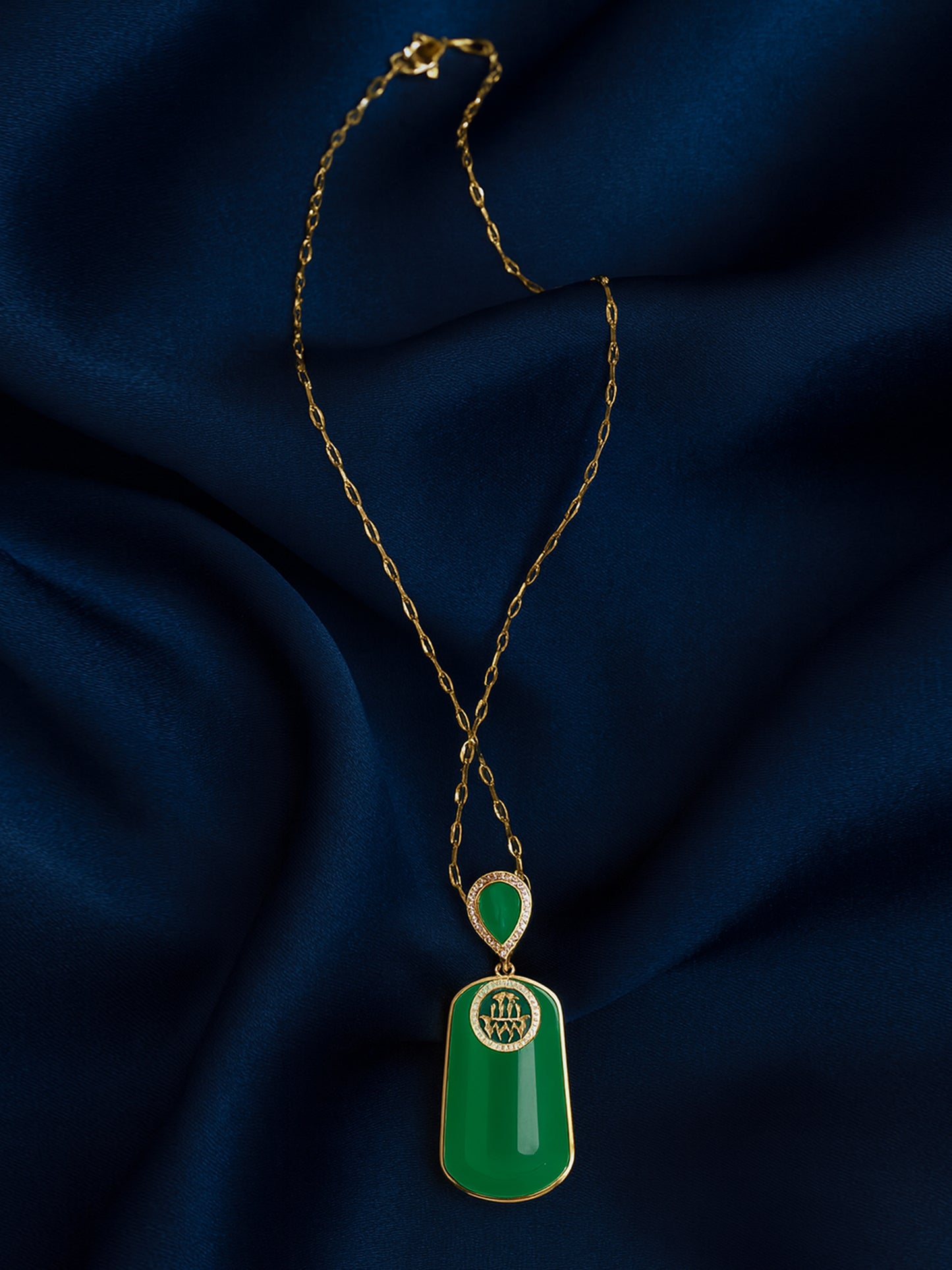 Gold necklace design with green gemstone pendant and matching gold chain links