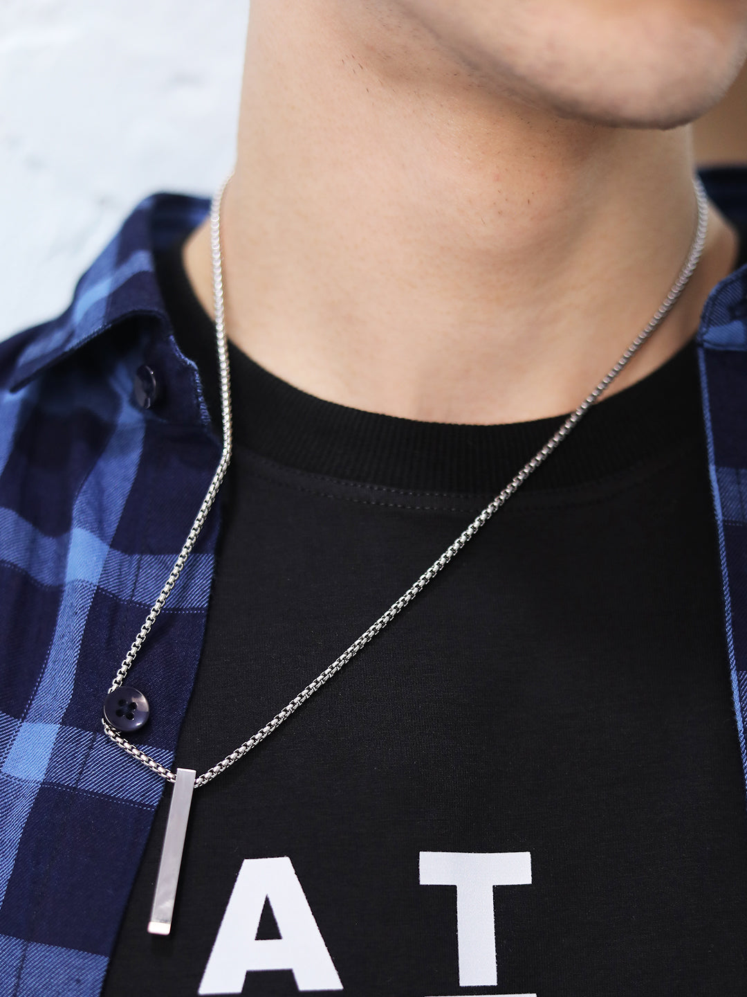 Men’s sterling silver necklace with bar pendant.