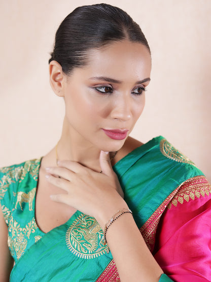 Simple modern mangalsutra design worn with a green and pink embroidered saree