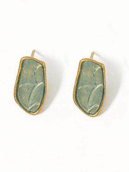 Small gold necklace designs matching stud earrings in a unique organic shape.