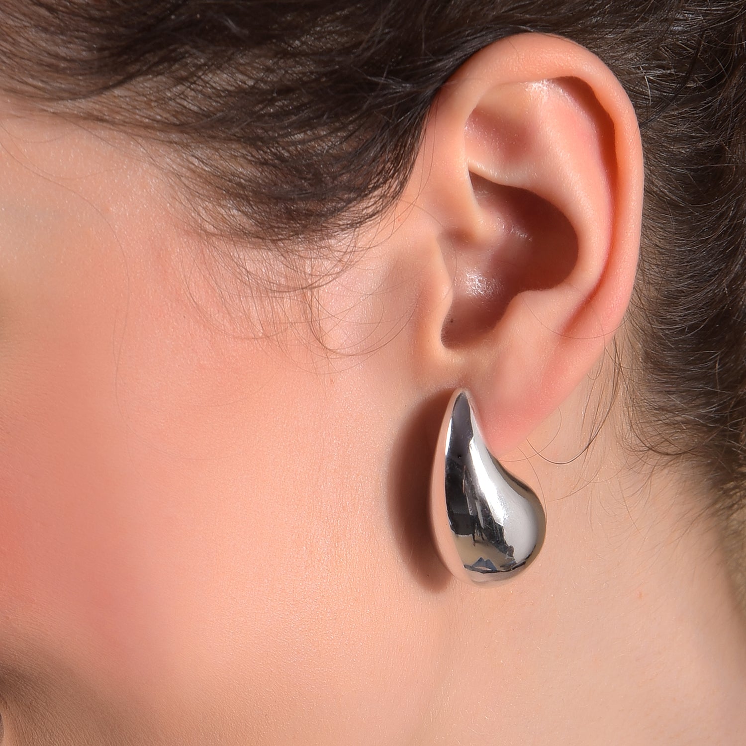 Sculpted Teardrop Stud Earrings in Silver Finish