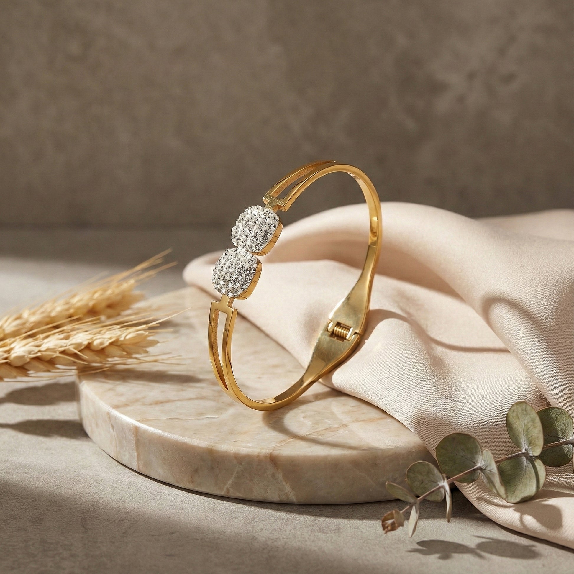 Simple bracelet for women with a minimalist gold-plated band and sparkling center.
