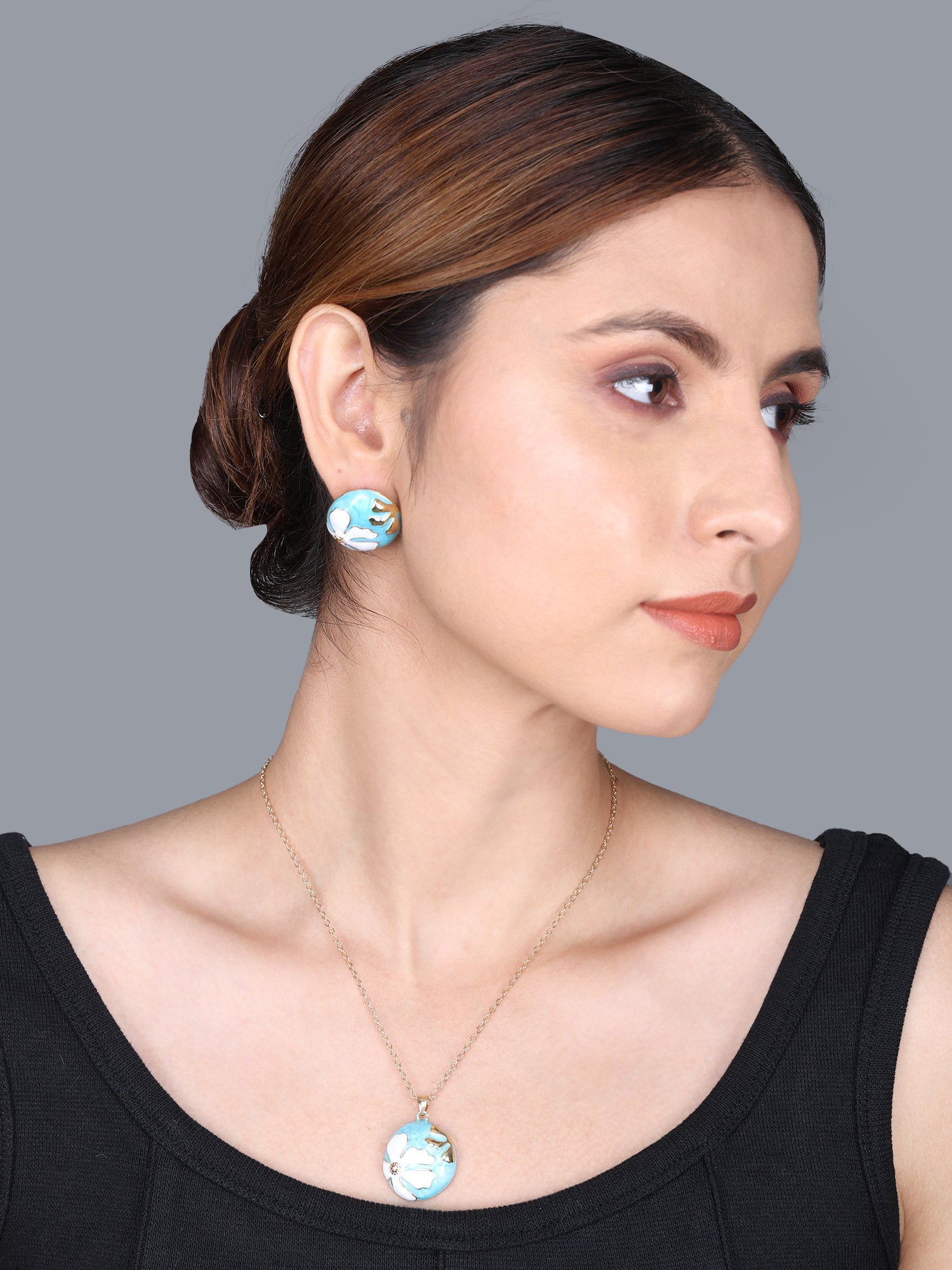 Lightweight gold necklace round turquoise and white enamel floral pendant and  stud earrings